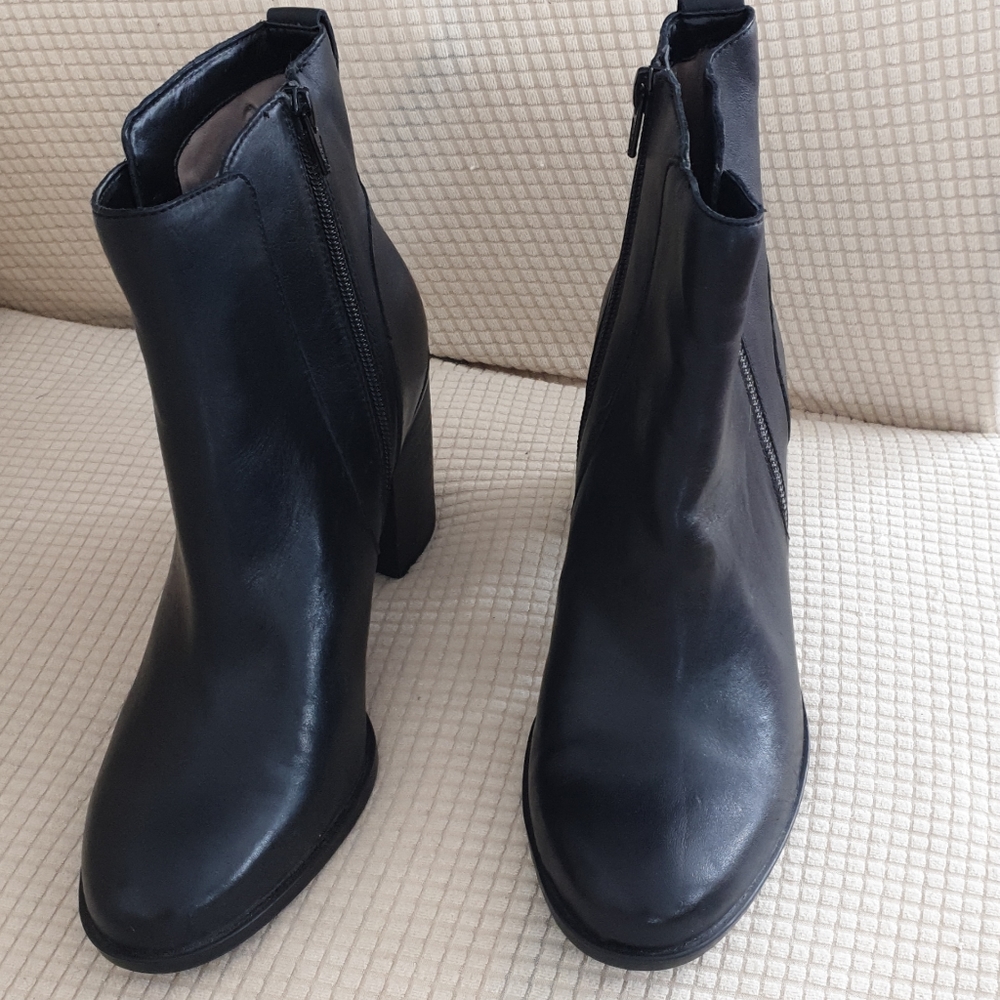 Ladies Black Naturalizer Boots